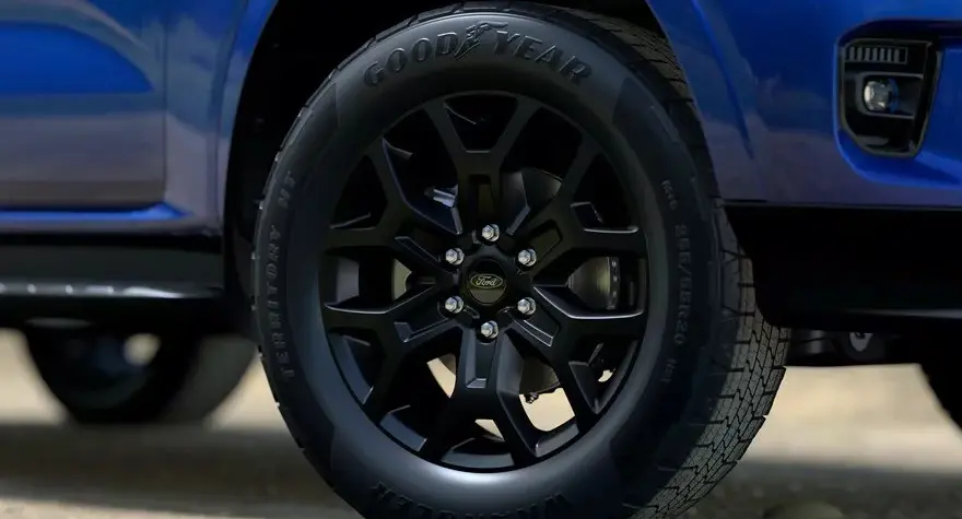 Rodas de 20 polegadas pintadas de preto fosco do Ford Everest Sport Bi-Turbo