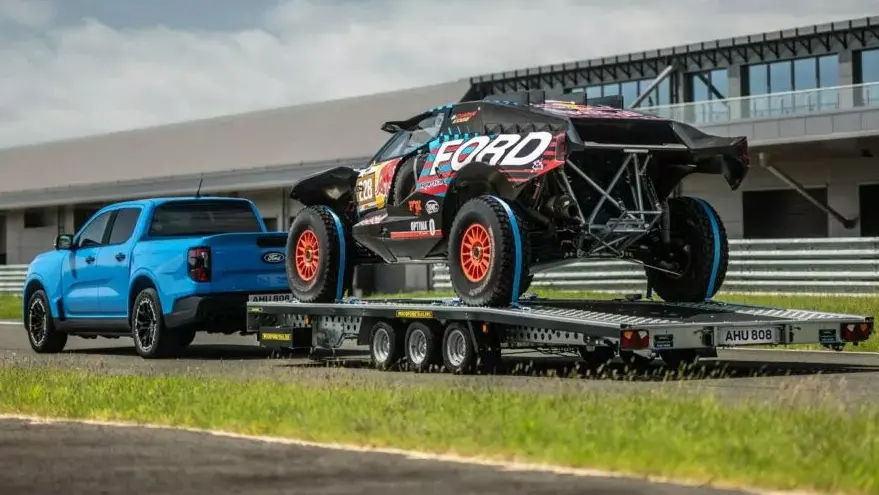 Ford Ranger MS RT azul carregando bugue