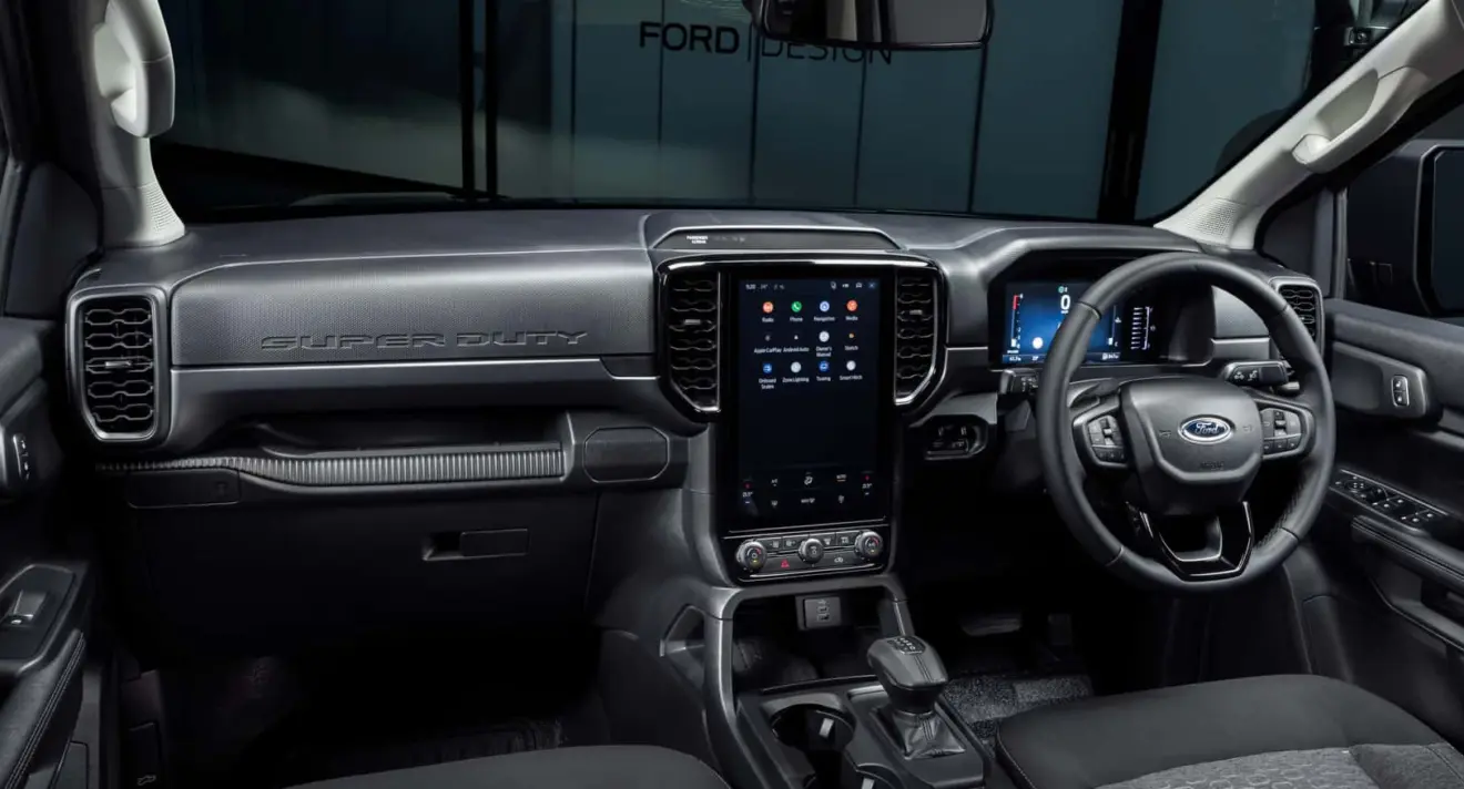 Interior da caminhonete Ford Ranger Super Duty