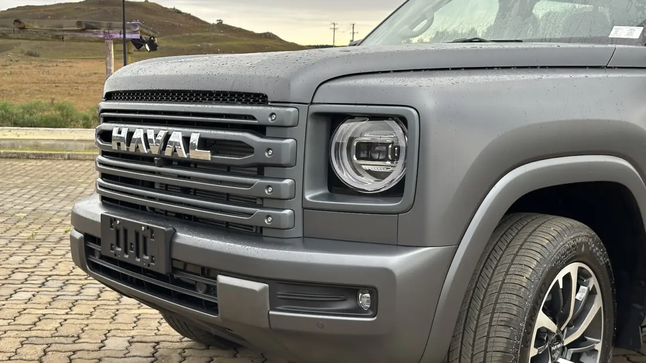 Detalhe da dianteira do GWM Haval H9