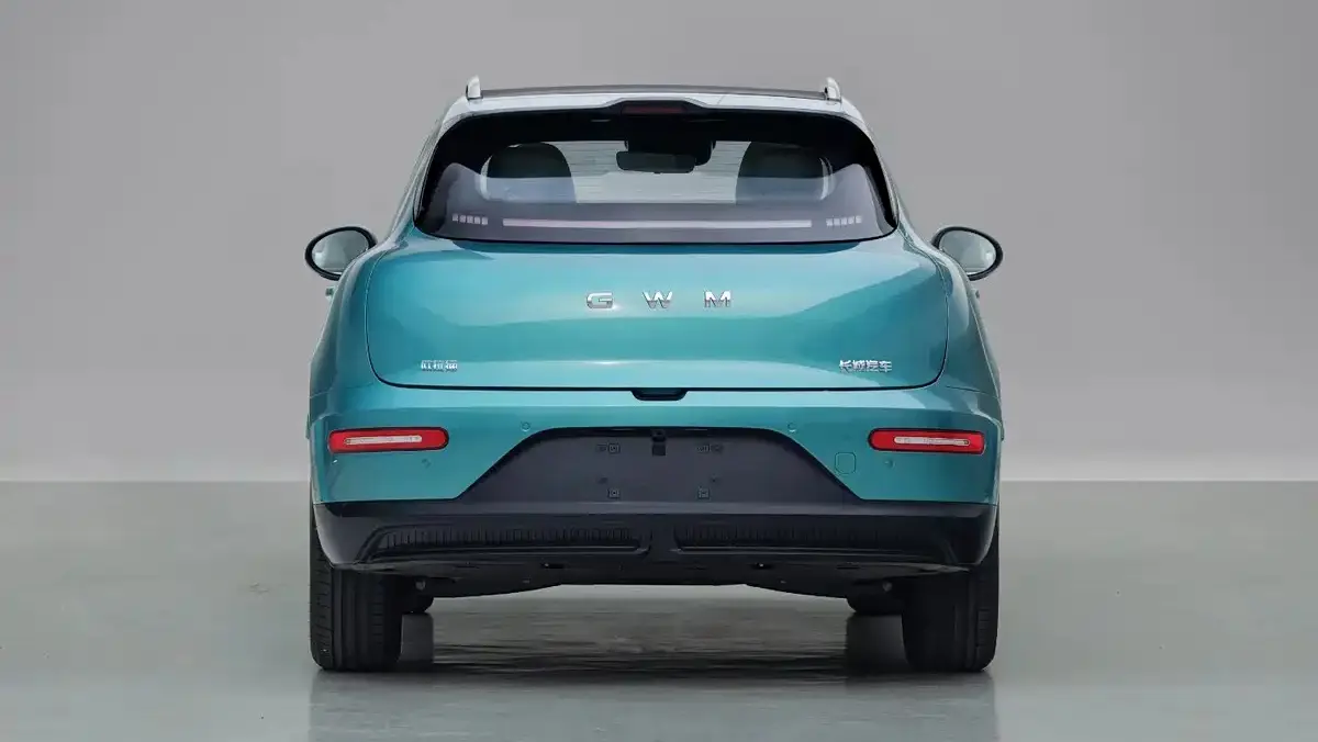 GWM Ora 5 de traseira azul