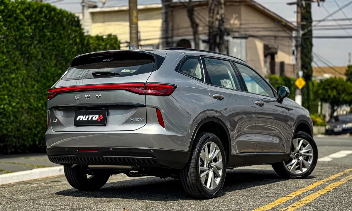 GWM Haval H6 One cinza estático na rua