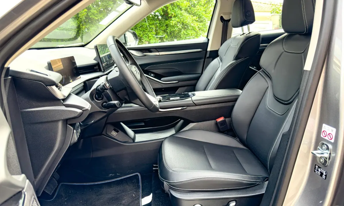 Bancos dianteiros do GWM Haval H6 One