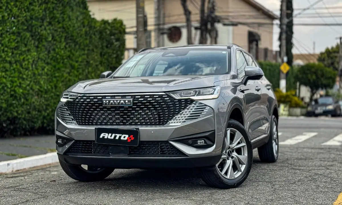 GWM Haval H6 One cinza estático na rua