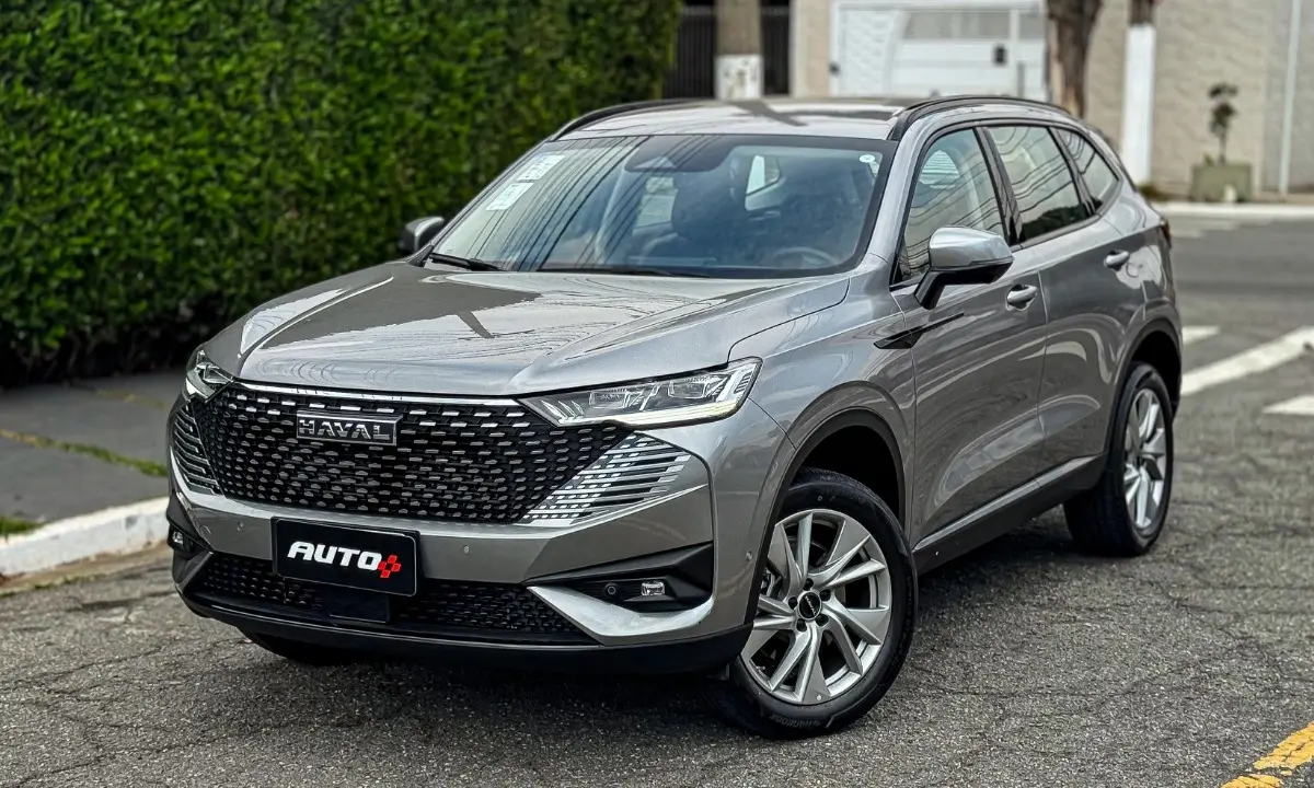 GWM Haval H6 One cinza estático na rua