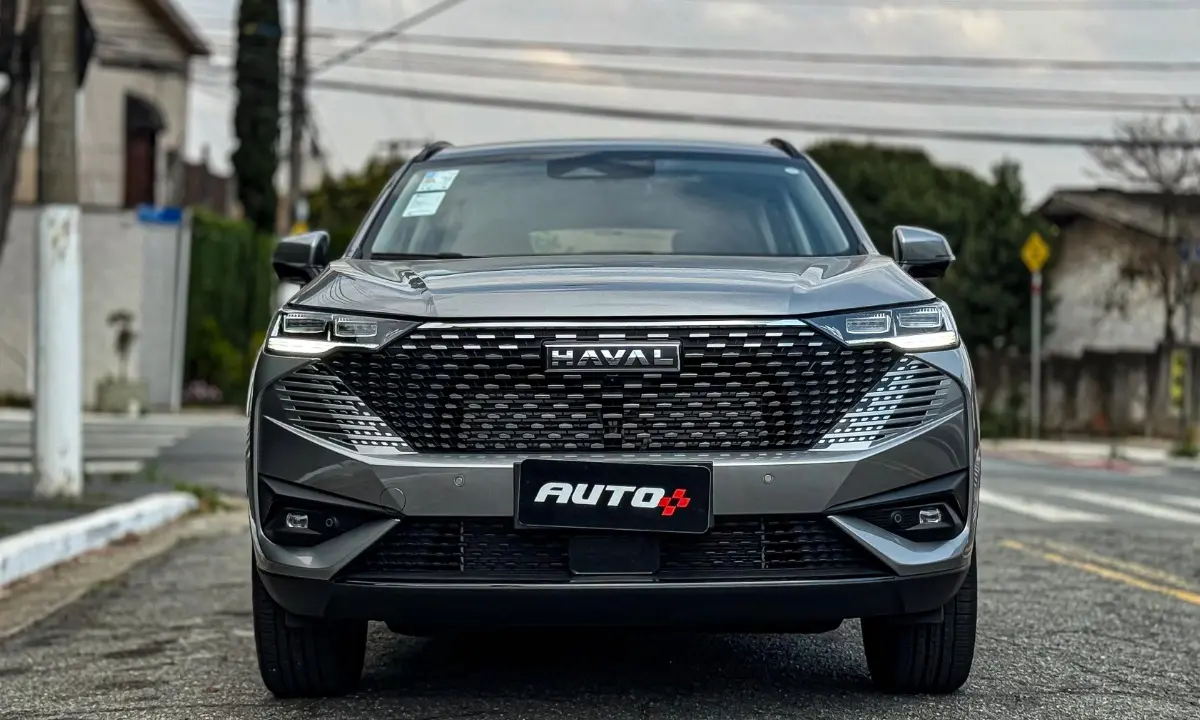 GWM Haval H6 One cinza estático na rua