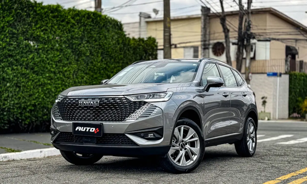 GWM Haval H6 One cinza estático na rua