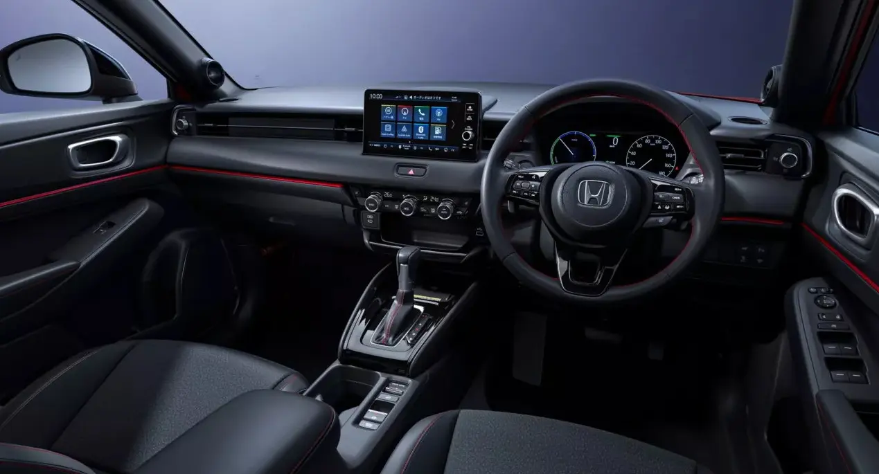 Interior do Honda lança o HR-V RS e:HEV no Japão