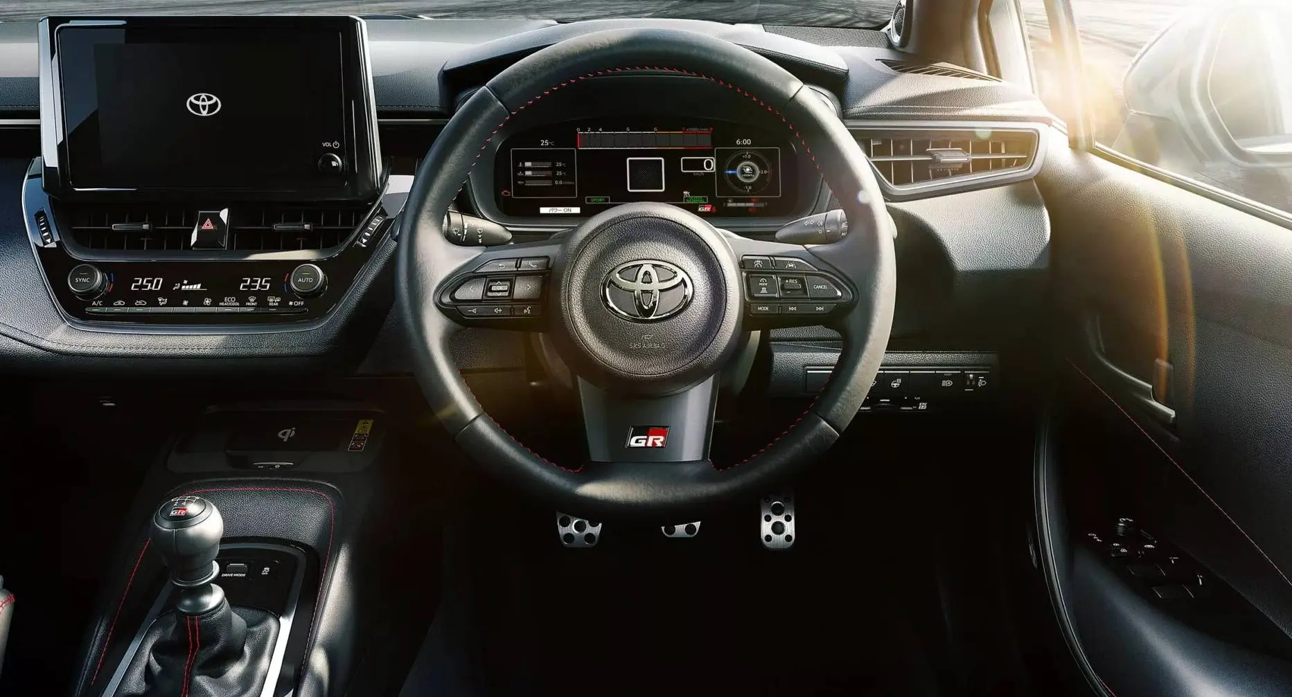 Interior do Toyota GR Corolla 2026