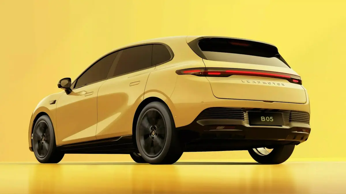 Leapmotor B05 amarelo de traseira