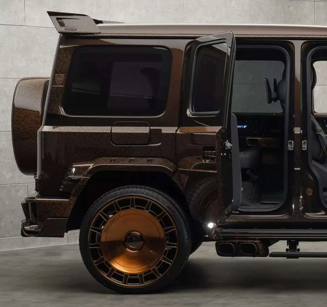 Visão traseira do Mercedes-Benz Classe G da Mansory