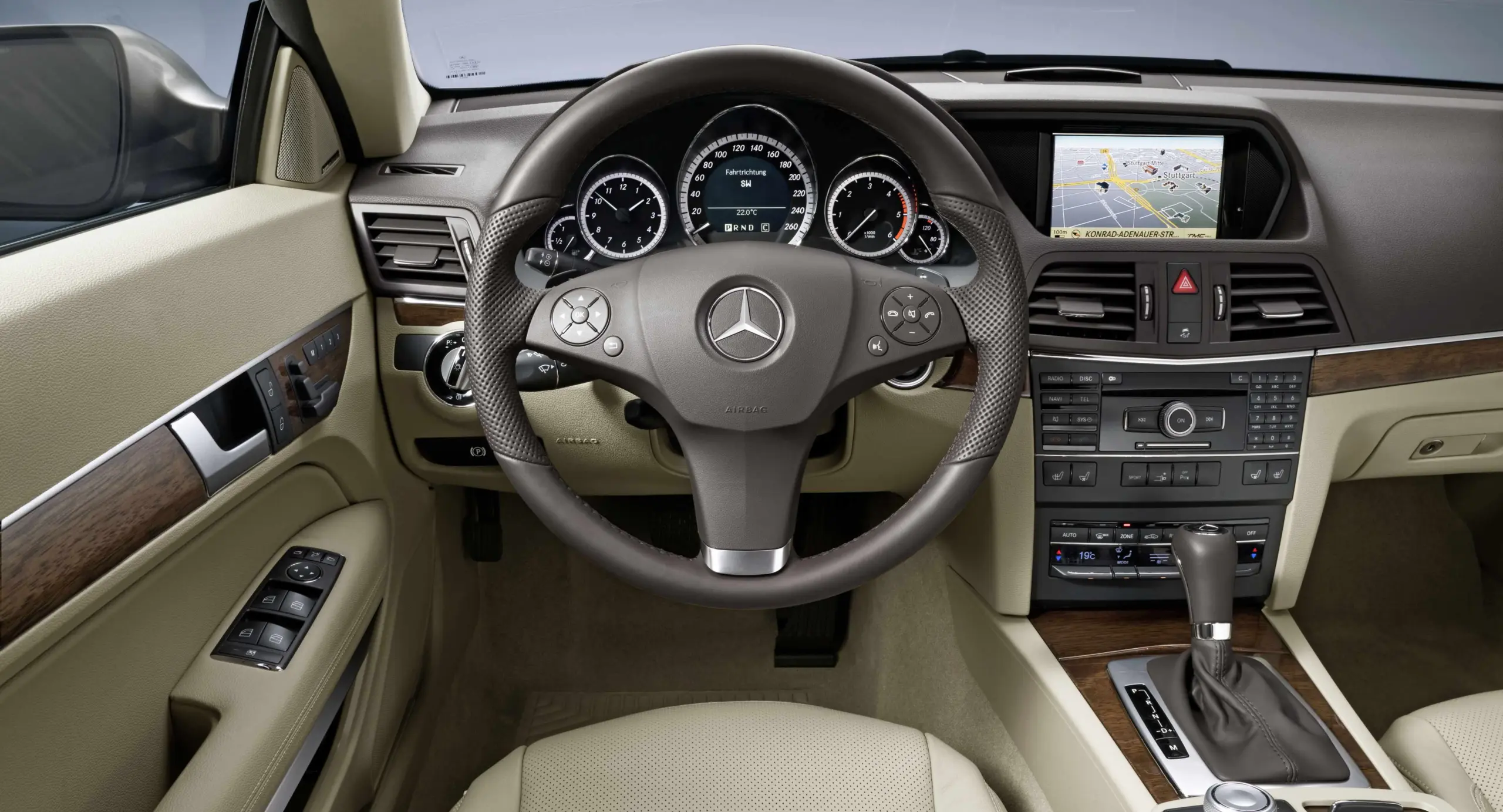 Interior do Mercedes-Benz E 350