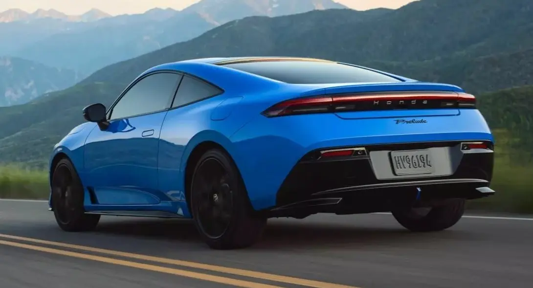 Novo Honda Prelude azul de traseira em movimento na estrada