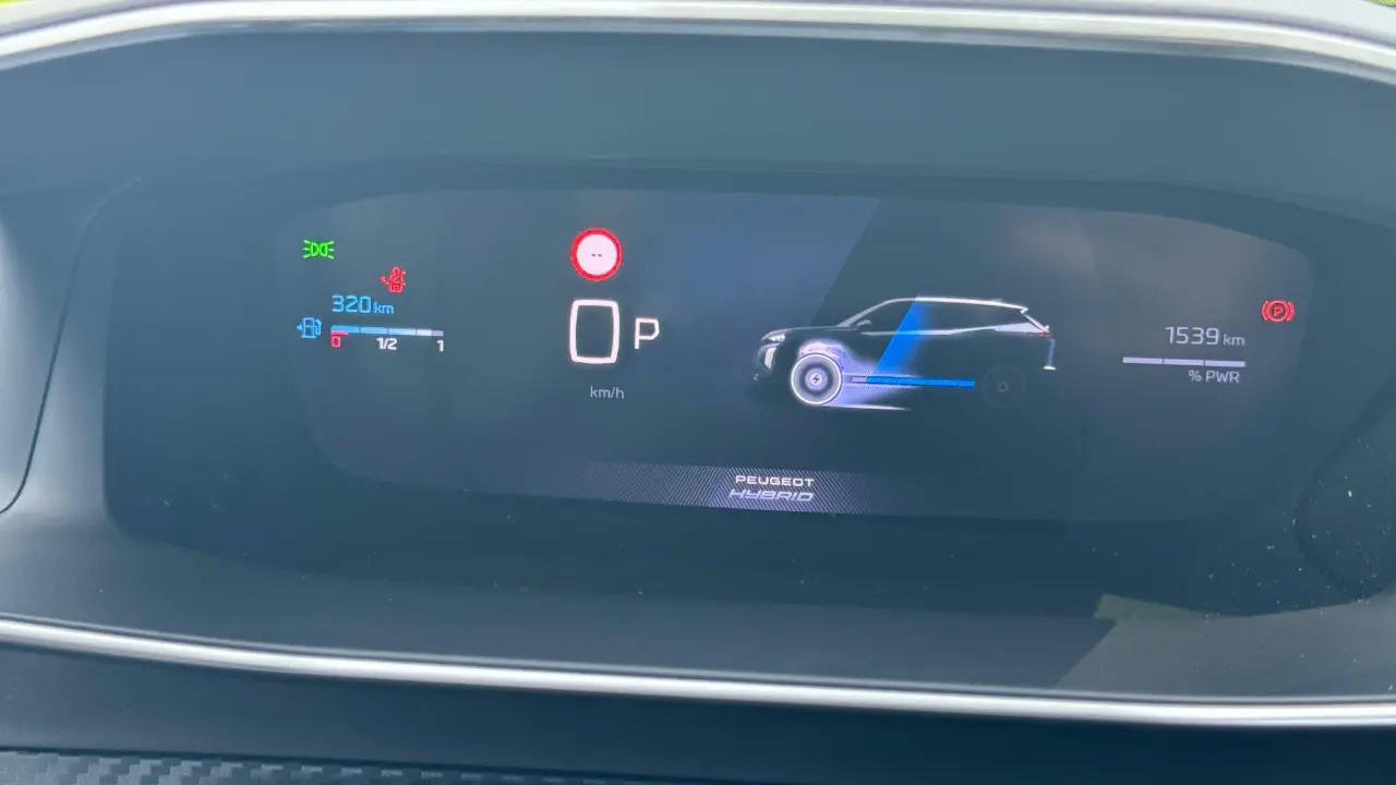 Painel de instrumentos I-Cockpit do Peugeot 2008 Hybrid