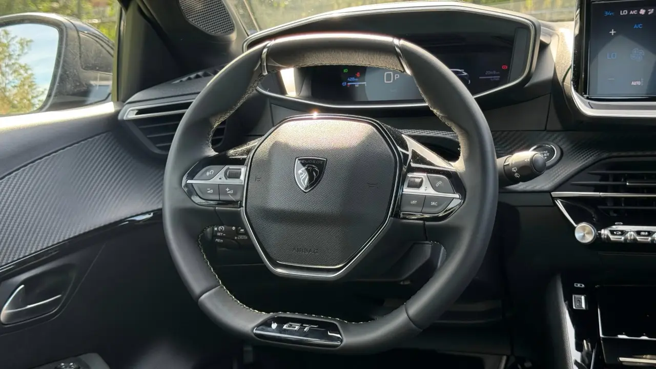 Volante do Peugeot 208 Hybrid