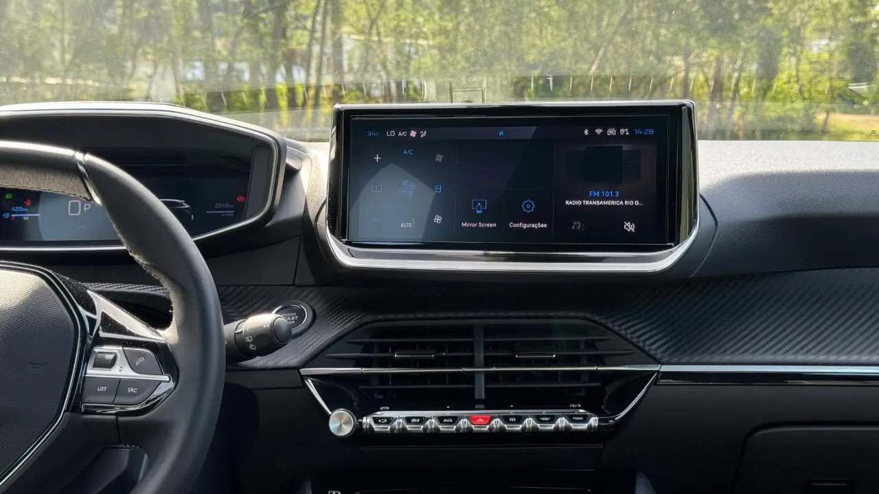 Multimídia do Peugeot 208 Hybrid