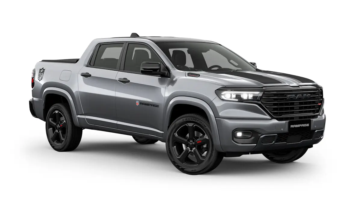 Ram Rampage NFL prata Billet parada de frente com fundo branco