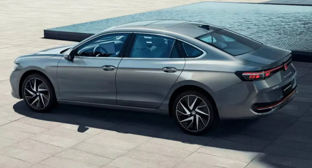 Volkswagen Magotan parado de traseira será exportado da China para o Oriente Médio