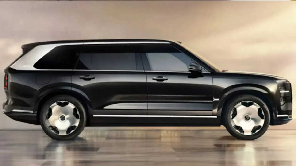 Zeekr 9X preto visto lateralmente e com fundo claro