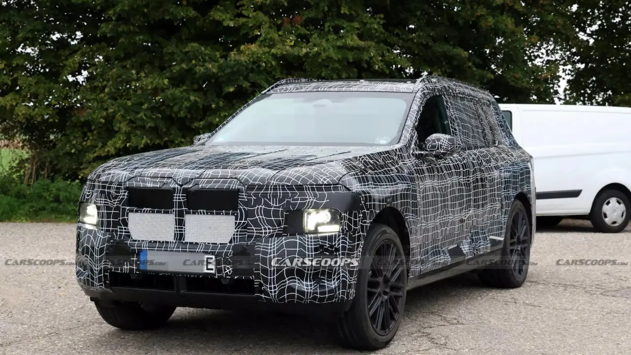 BMW iX7 flagrado camuflado em testes na Europa