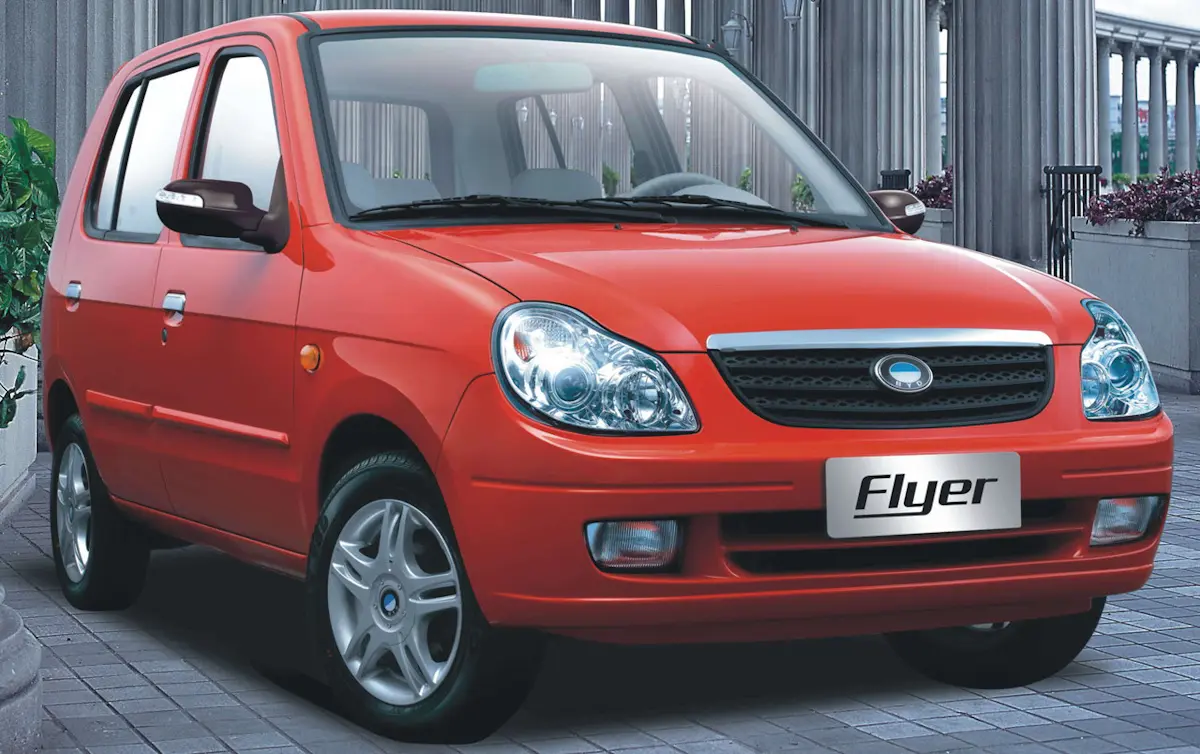 BYD Flyer vermelho de frente