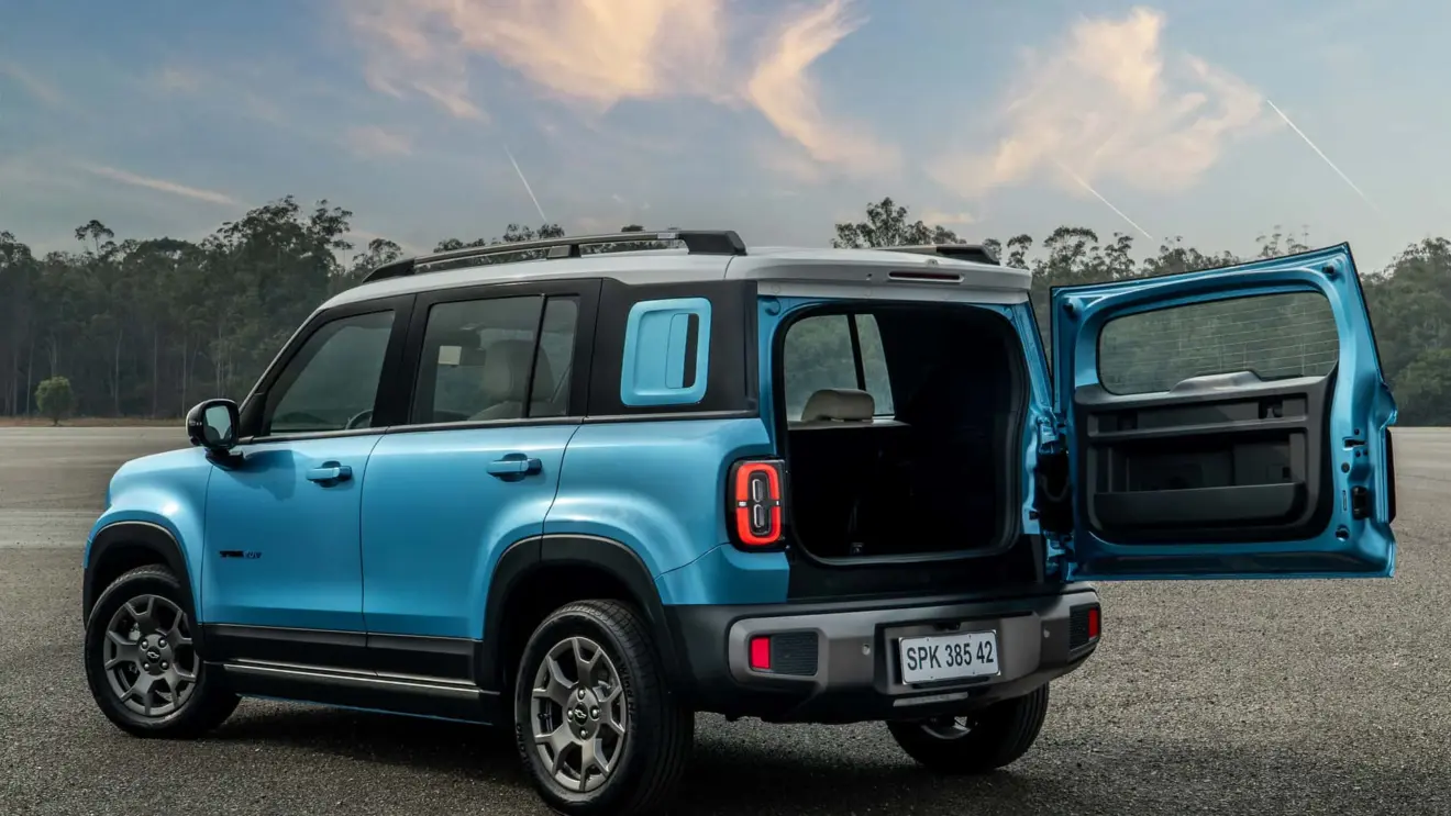 Chevrolet Spark EUV azul estático