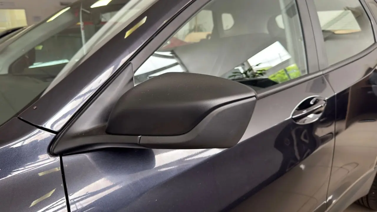 Chevrolet Tracker Sem Nome 1.0 AT estático na cor azul escura