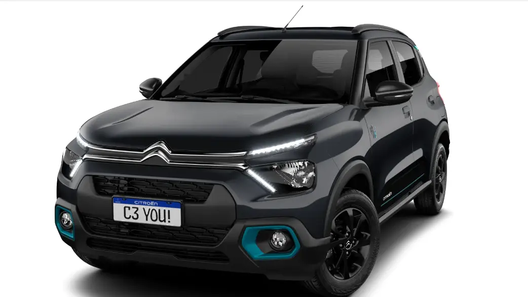 Citroën C3 You! T200 CVT 2026 preto, visto de frente e com DRL's acesos