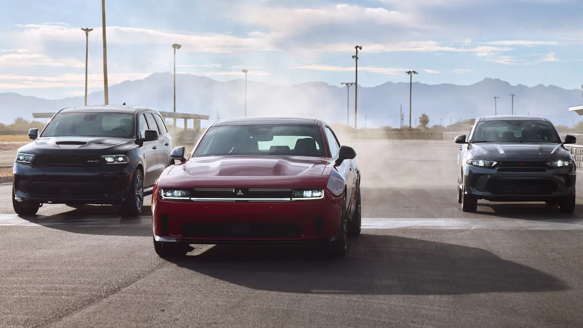 Dodge Durango, Charger e Hornet [divulgação]