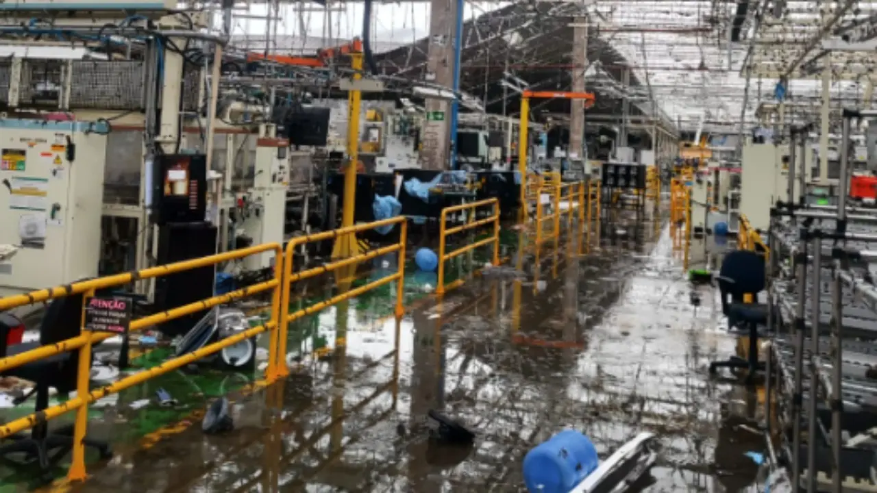 Fábrica da Toyota em Sorocaba destruída pela chuva