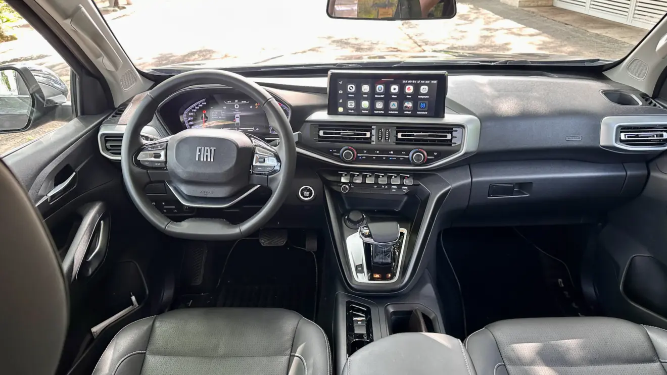 interior Fiat Titano Ranch 2026 [Auto+ / João Brigato]