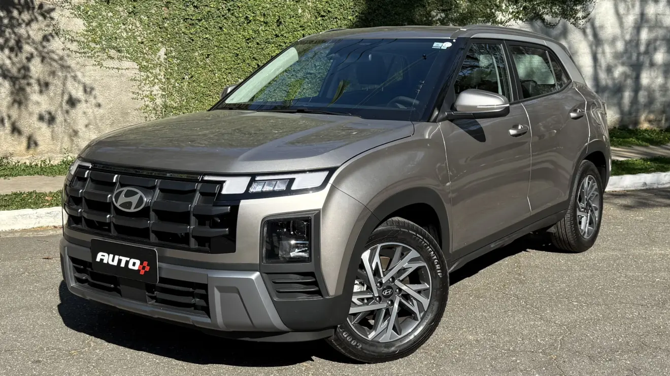 Hyundai Creta Limited prata visto de frente