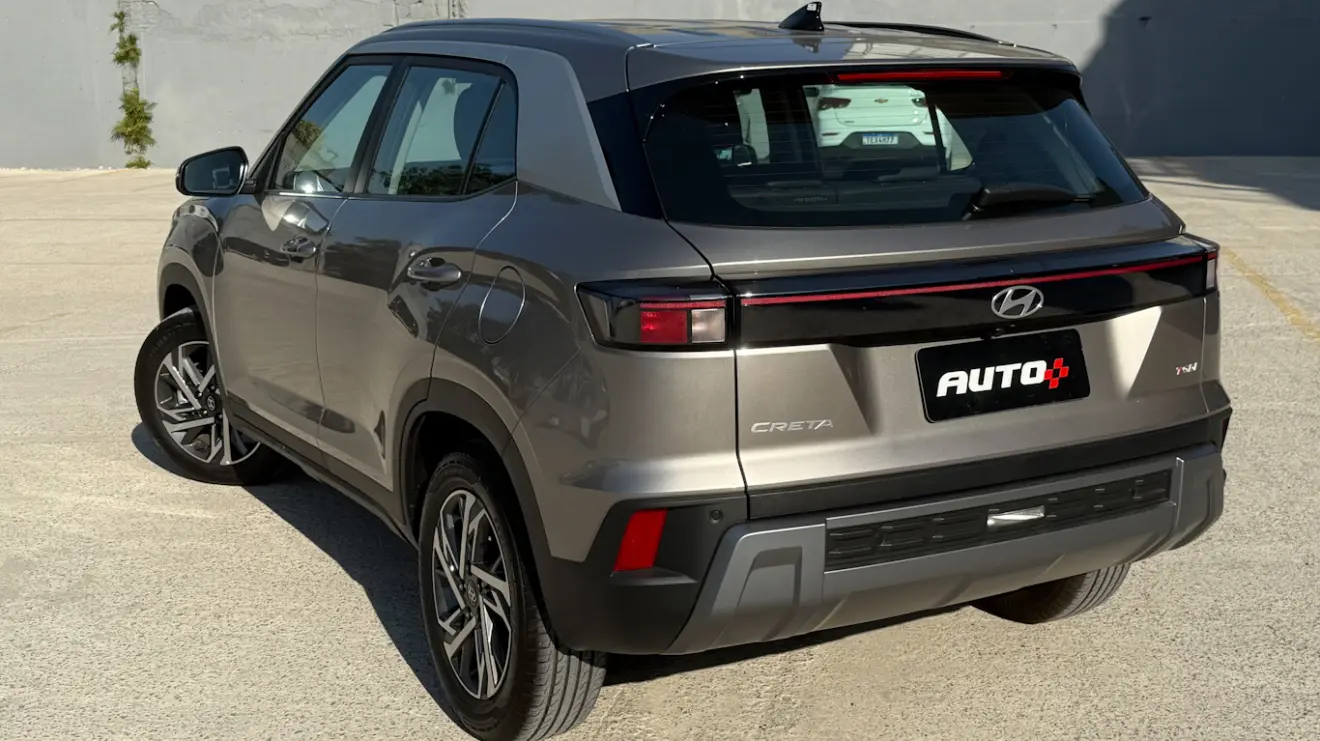 Hyundai Creta Limited prata visto de trás