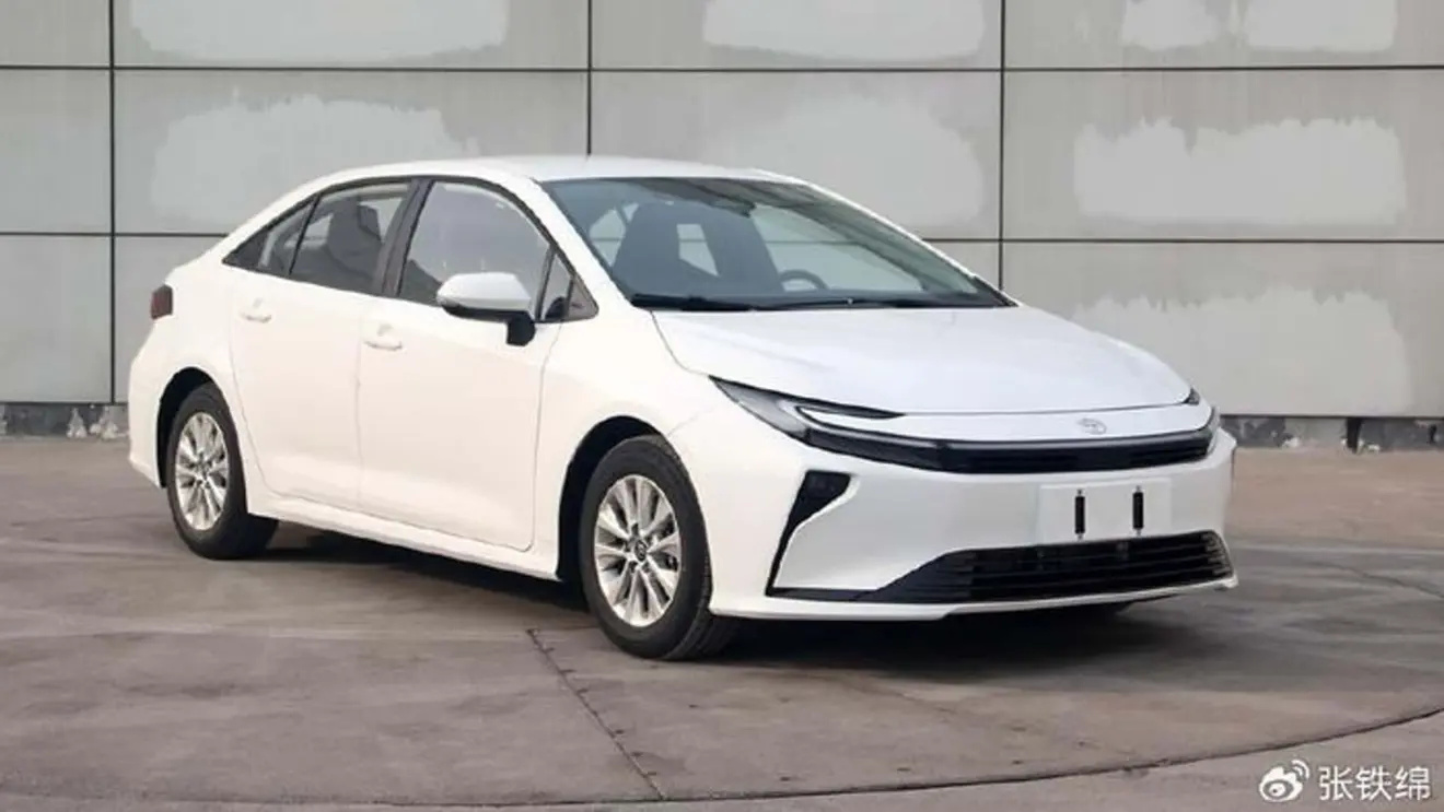 Toyota Corolla Chinês no MIIT 2026 branco estático de frente