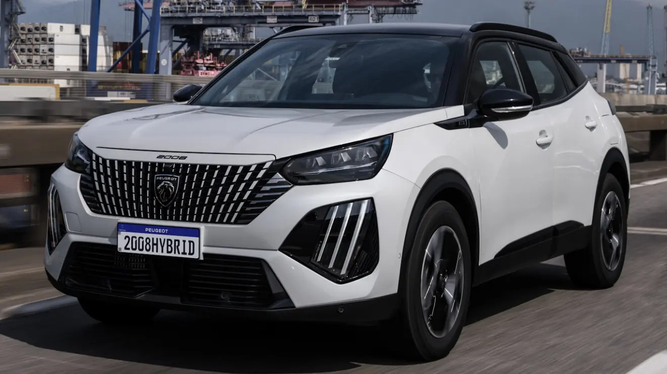 Peugeot 2008 GT T200 Hybrid 2026 branco visto de frente