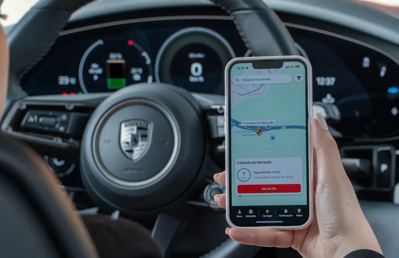 Aplicativo Porsche Recharge app em funcionamento