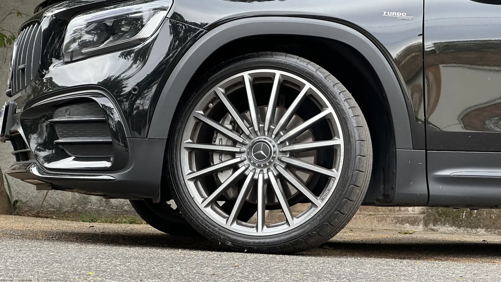 Rodas de 21 polegadas do Avaliação Mercedes-AMG GLB 35 4Matic