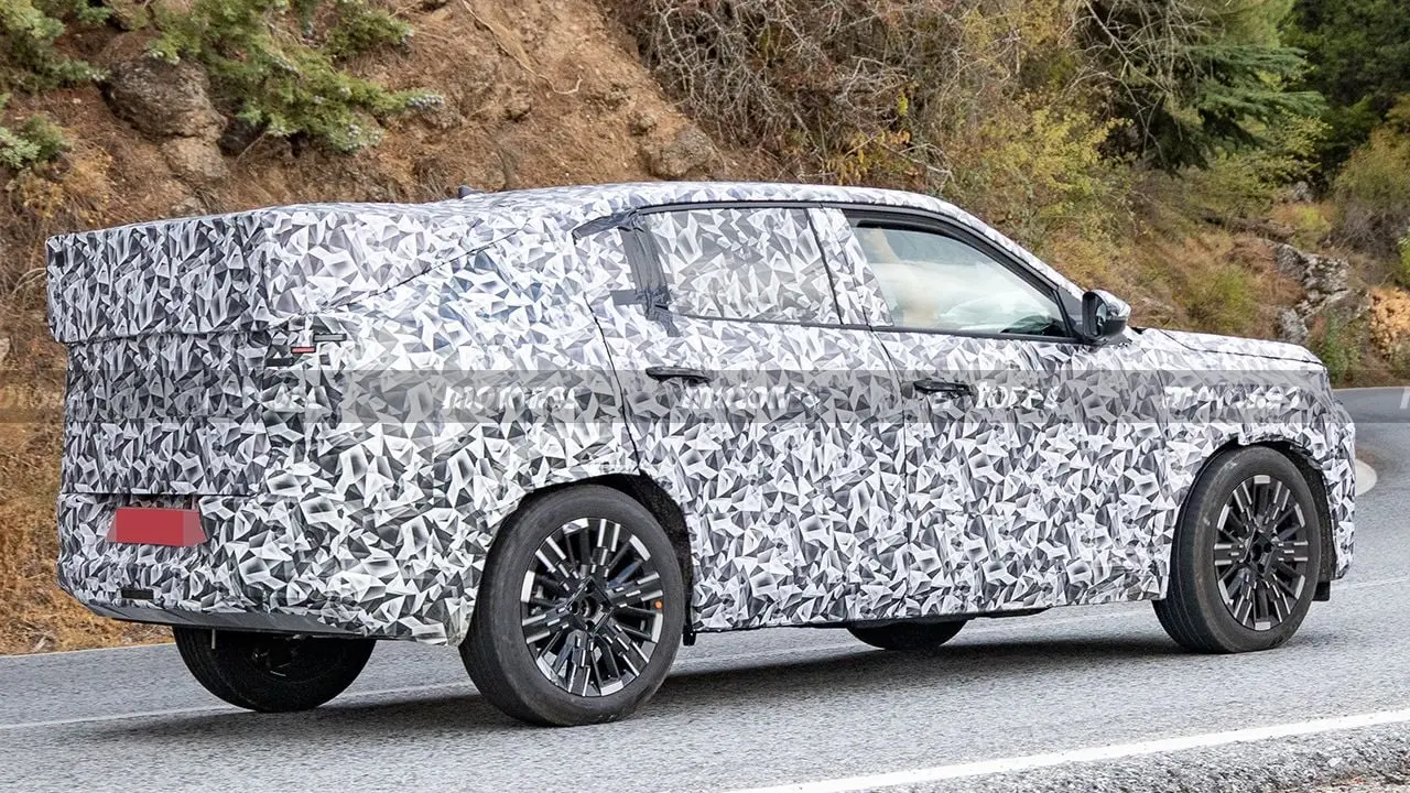 Flagra Fiat Fastback na Europa camuflado