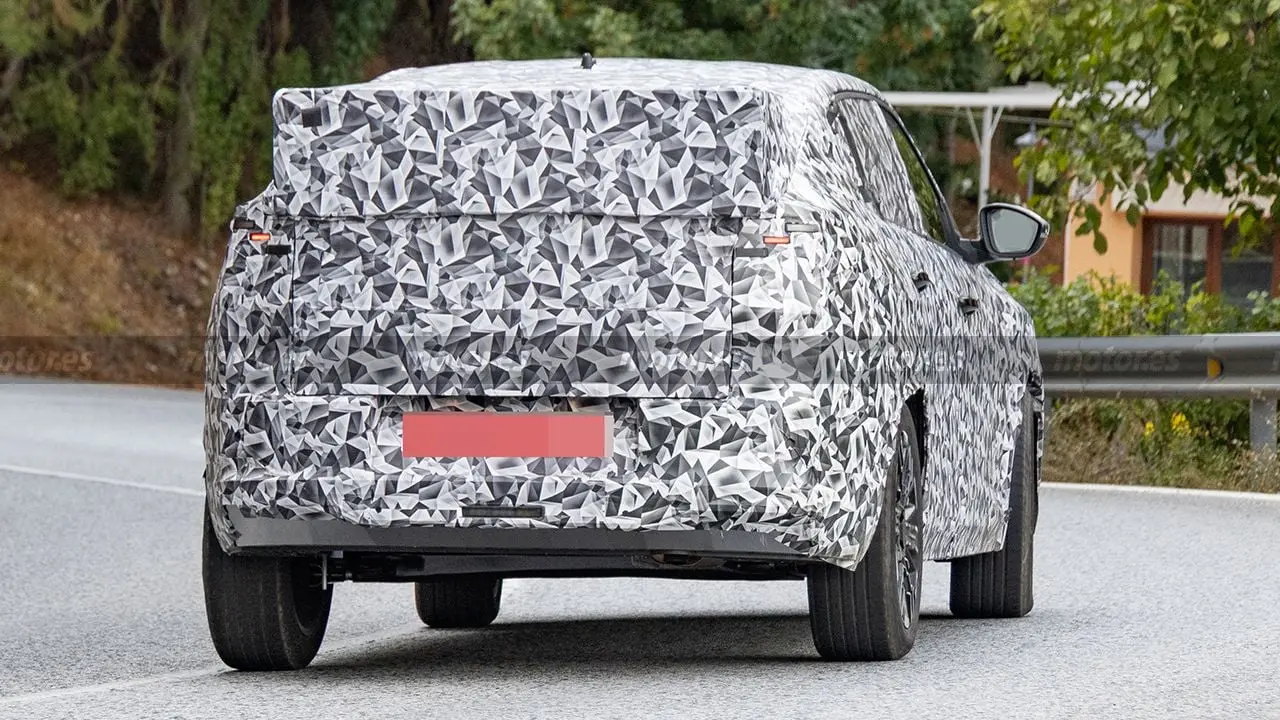 Flagra Fiat Fastback na Europa camuflado