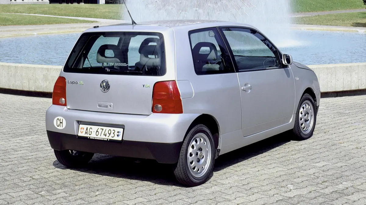 Volkswagen Lupo 3L prata de traseira