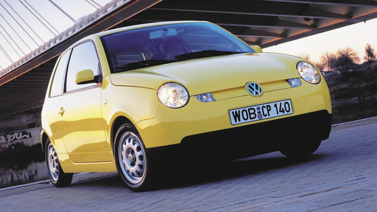 Volksamarelo de traseira